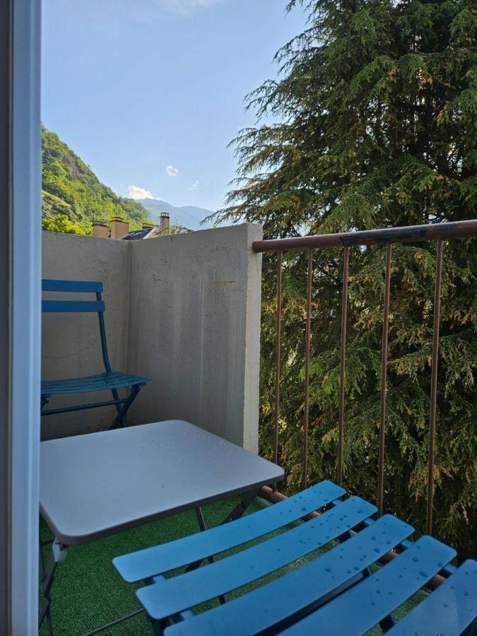 Chez Louise, Appartement T3 A Deux Pas Du Centre Bagnères-de-Luchon Kültér fotó